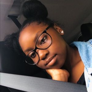 Meet your Posher, Ebony